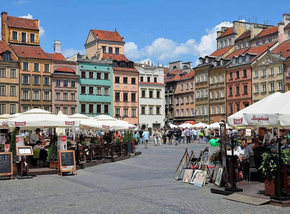 File:Warsaw Old Town Market Square 10.JPG - Wikimedia Commons