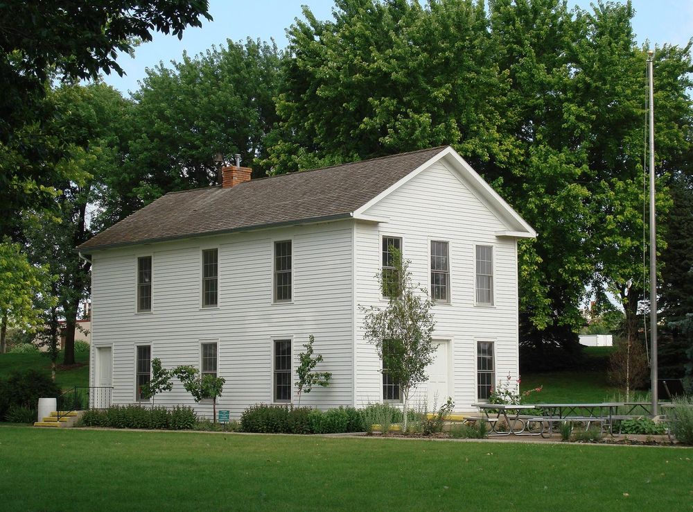 File:Dakota Territory Capitol Replica Yankton.JPG - Wikimedia Commons