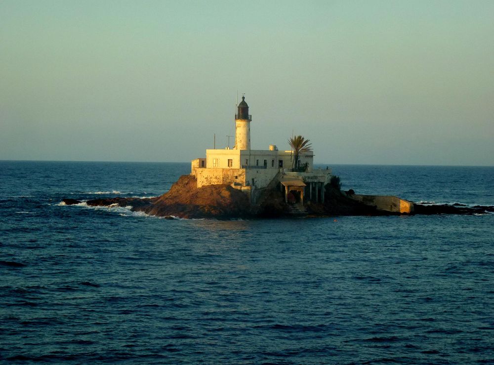 File:Arzew lighthouse.jpg - Wikimedia Commons