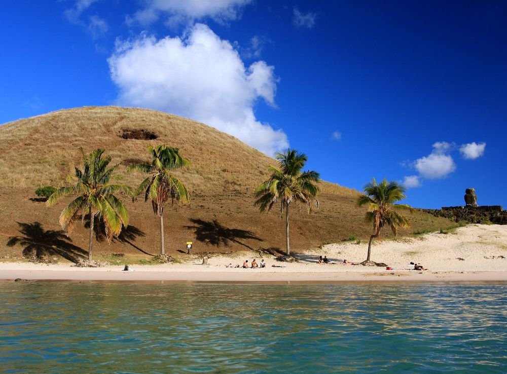 File:Anakena Beach - Easter Island (5955846799).jpg - Wikimedia Commons