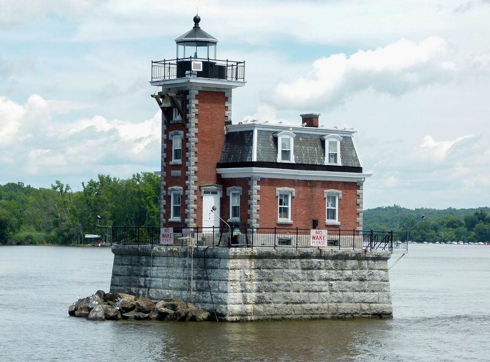 File:Hudson Athens Lighthouse.jpg - Wikimedia Commons