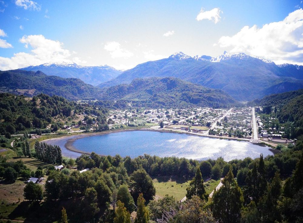 File:Laguna Espejo. futaleufú.JPG - Wikimedia Commons