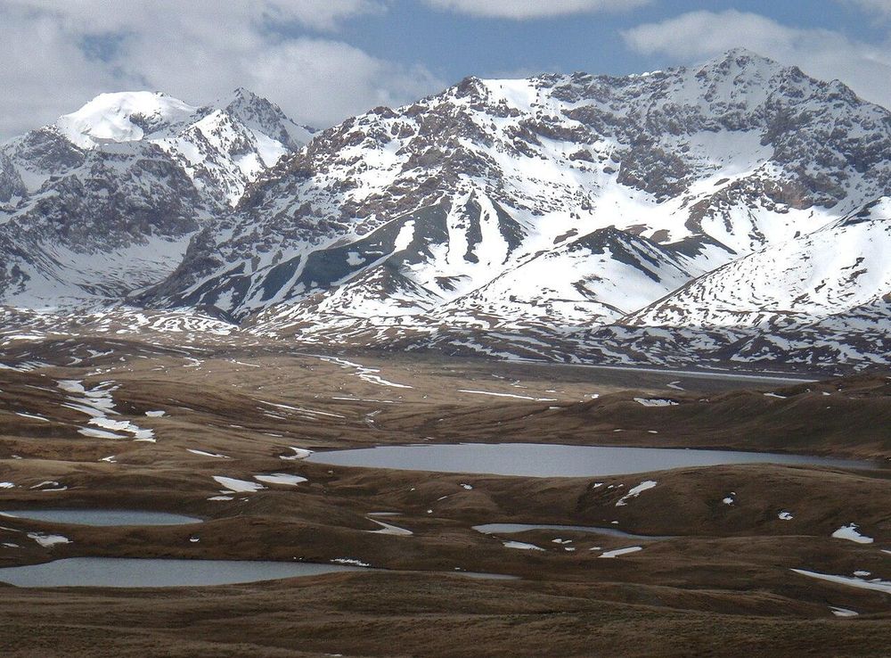File:Torugart Pass - panoramio.jpg - Wikimedia Commons