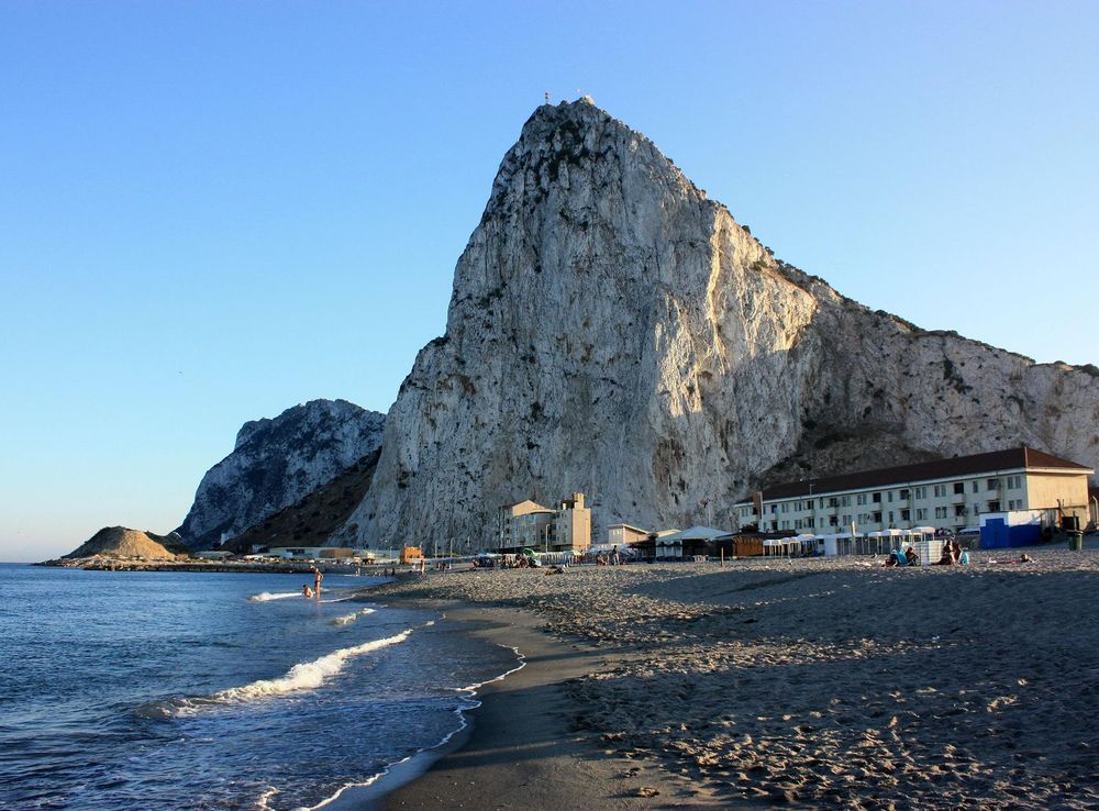 File:Eastern Beach.jpg - Wikimedia Commons