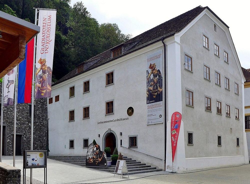 File:Liechtensteinisches Landesmuseum, 2014.JPG - Wikipedia