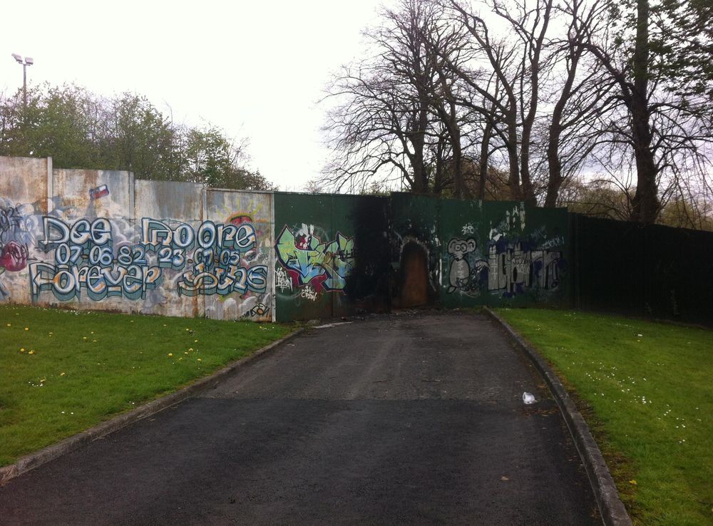 File:The Alexandra Park peace wall, Belfast - panoramio.jpg - Wikimedia  Commons