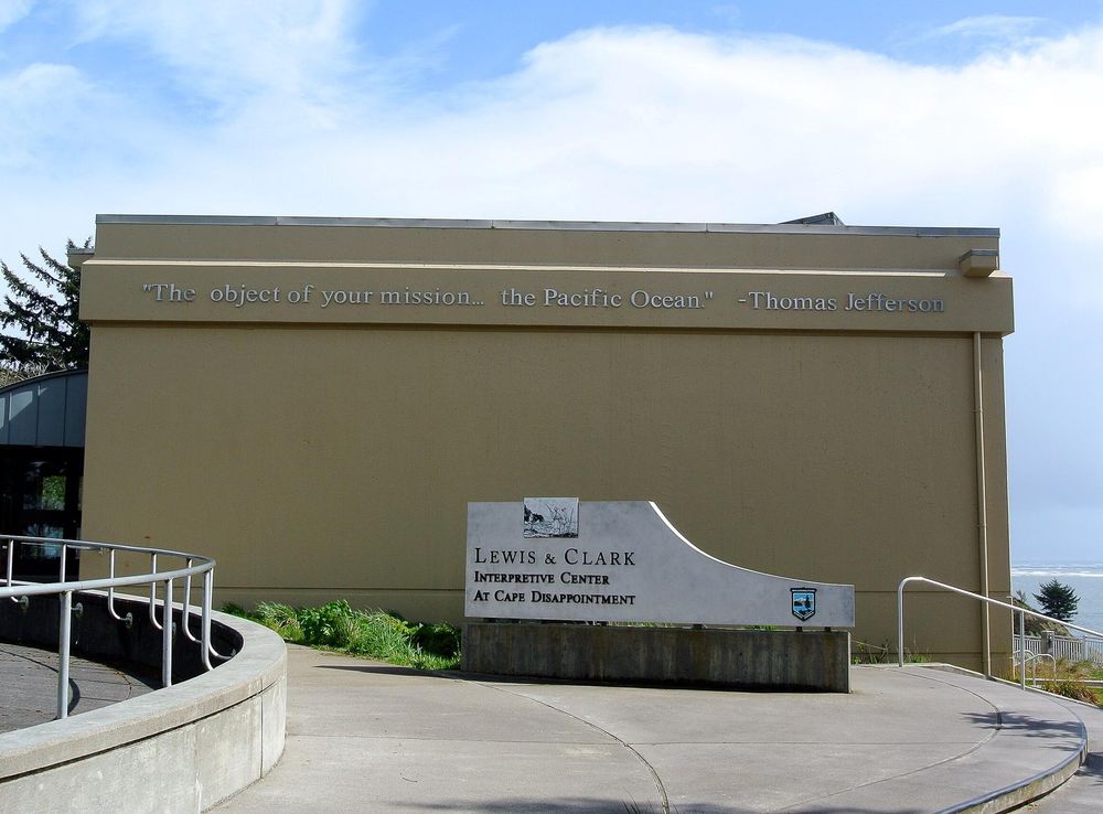 File:Lewis and Clark Interpretive Center Cape Disappointment.jpg - Wikipedia
