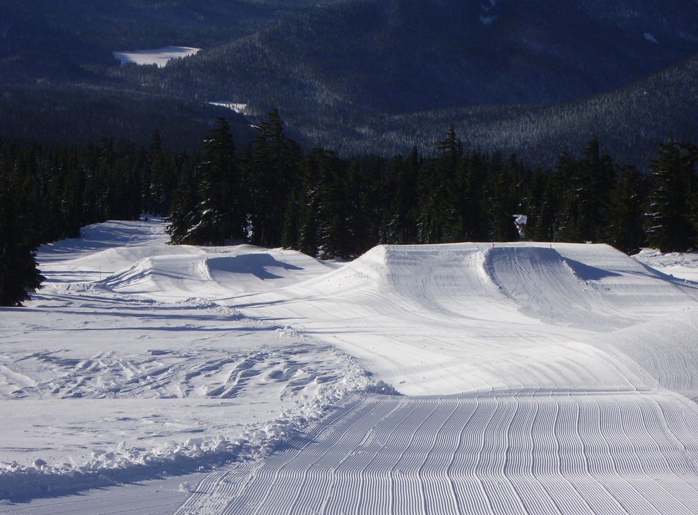 File:Wintersports terrain park P1391.jpeg - Wikimedia Commons