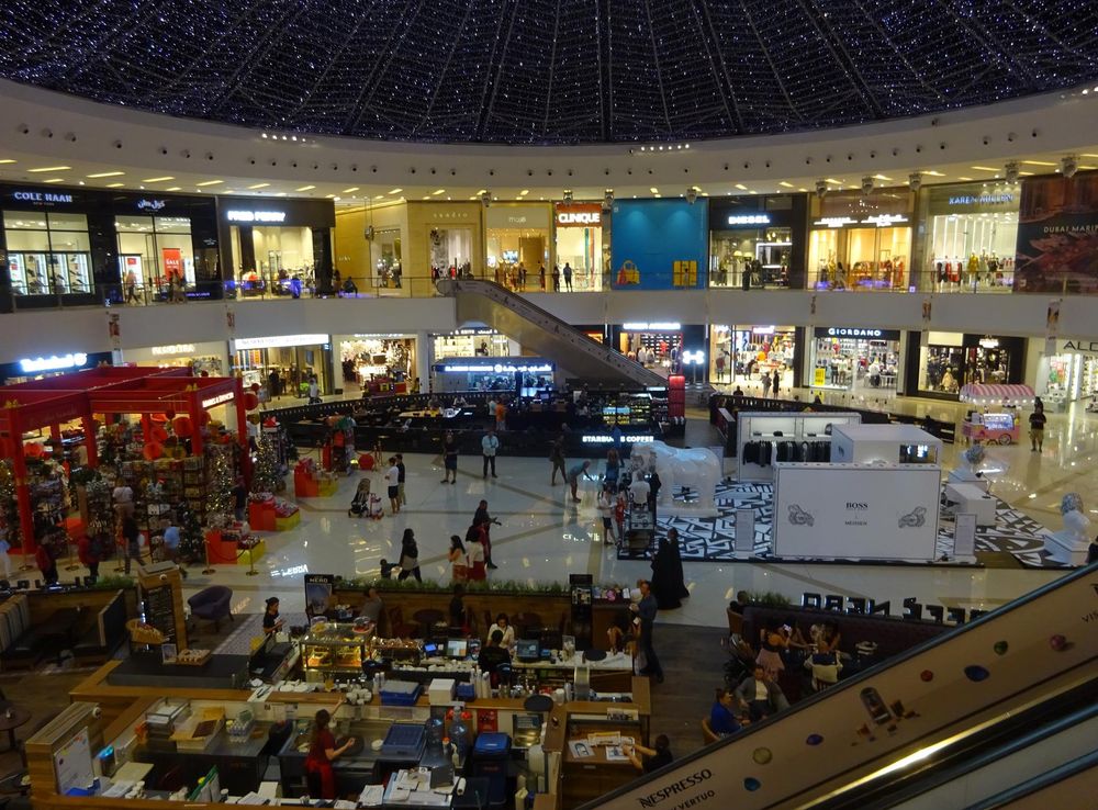 File:Dubai Marina Mall interior view, Dubai.jpg - Wikimedia Commons