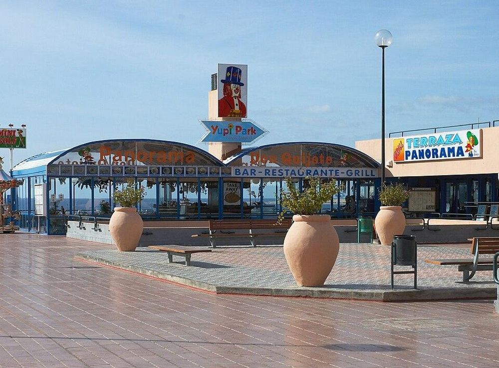 File:San Agustin shoppingcentre.jpg - Wikimedia Commons