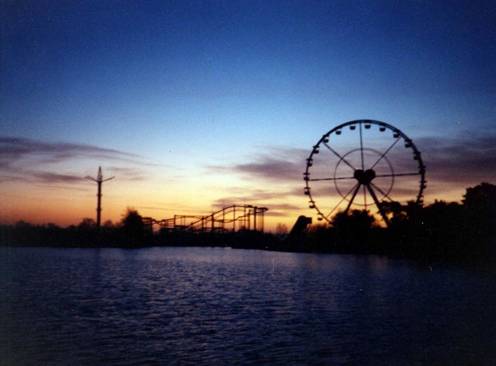 File:Bobbejaanland 1988 tom schoepen.jpg - Wikimedia Commons