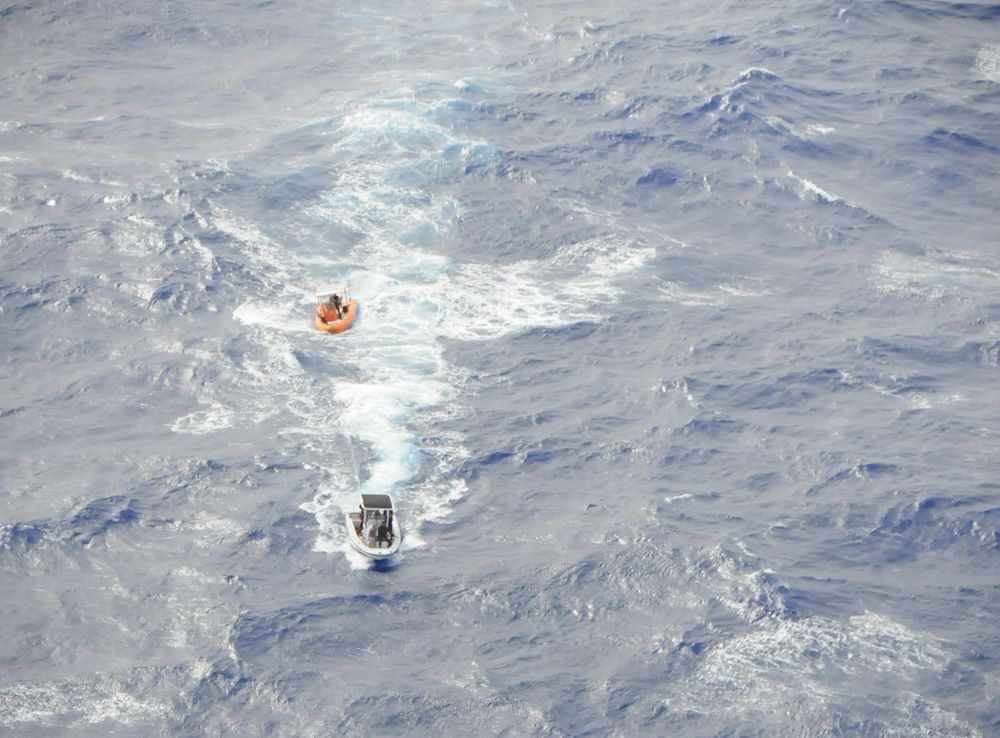 HSC-25 Assists in Rescue of Stranded Boaters Near Guam