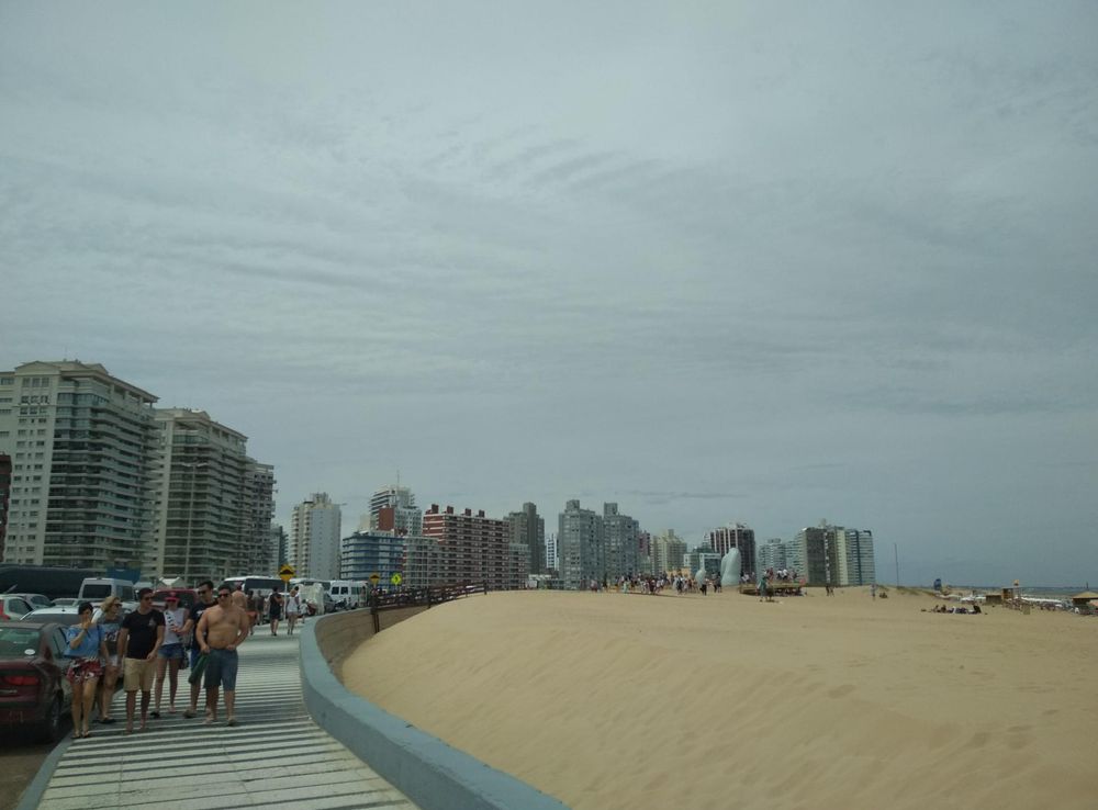 File:Playa Brava, Punta del Este, Uruguay.jpg - Wikimedia Commons