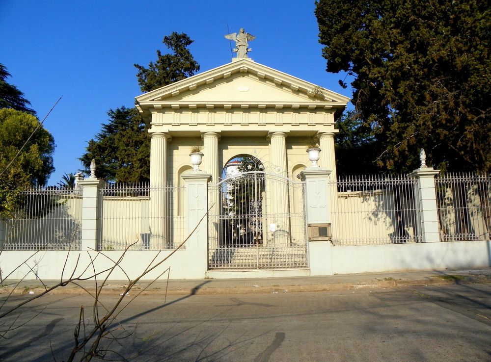 File:Fachada del Monumento a perpetuidad.Paysandú.JPG - Wikimedia Commons