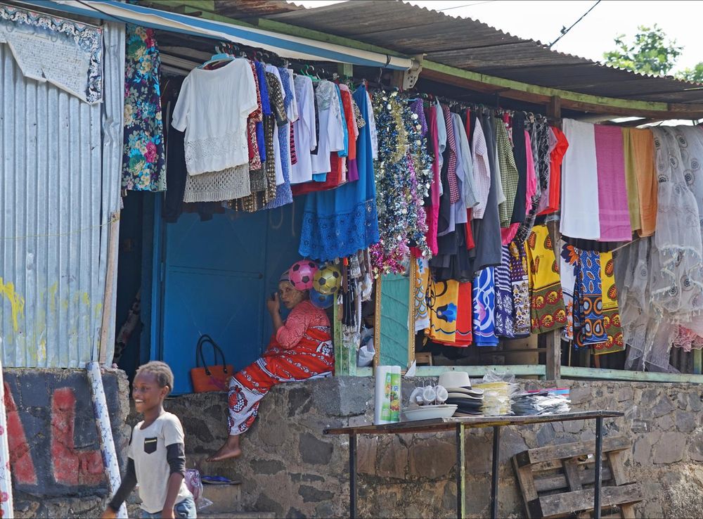 File:Une boutique à Mamoudzou (Mayotte) (34838784776).jpg - Wikimedia  Commons