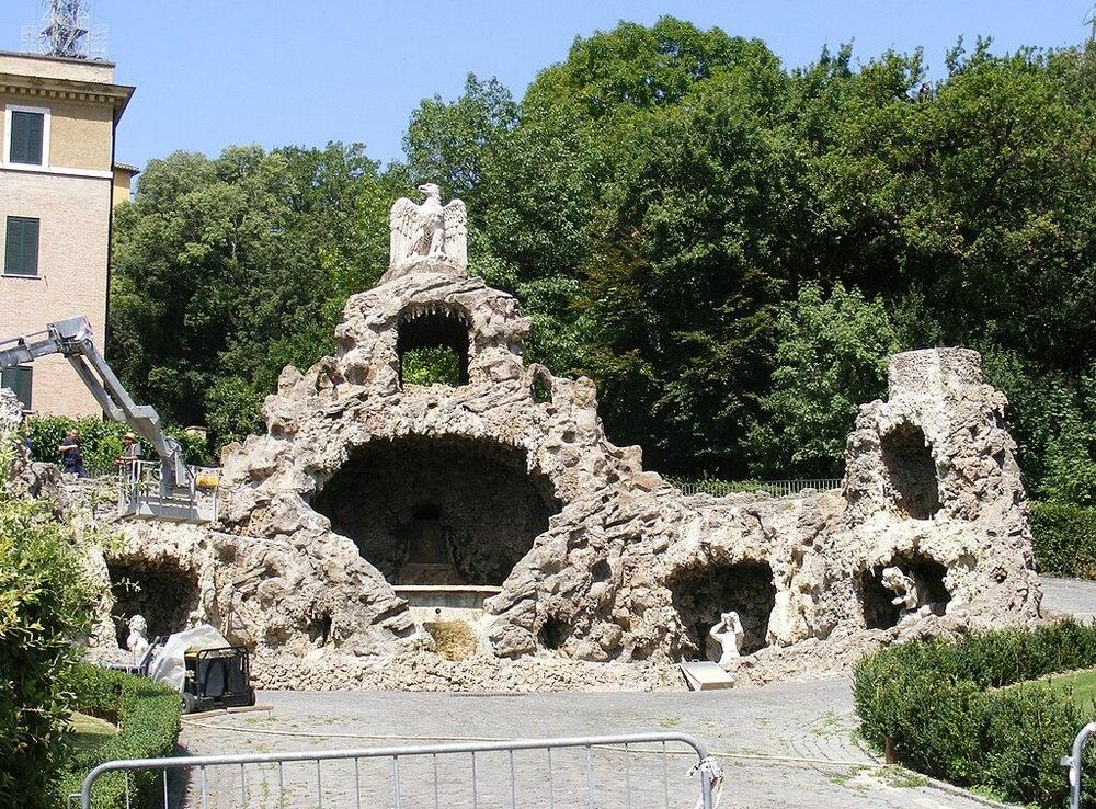 File:Gardens in Vatican City - Fontana dell'Aquilone.jpg - Wikimedia Commons