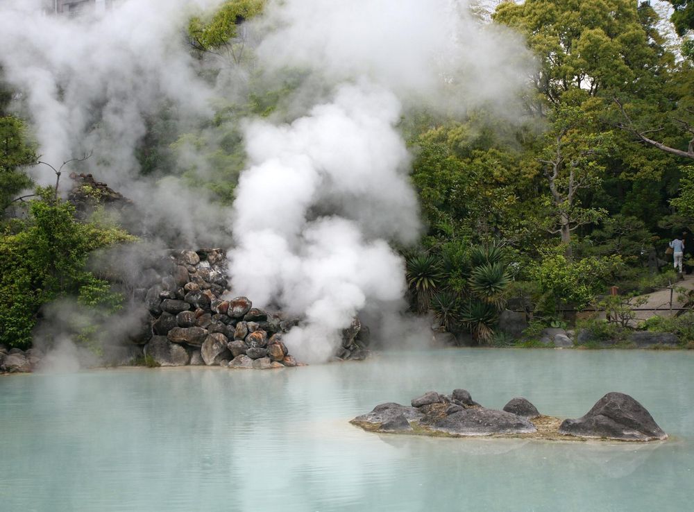 File:Beppu Shiraike-jigoku02n4272.jpg - Wikimedia Commons