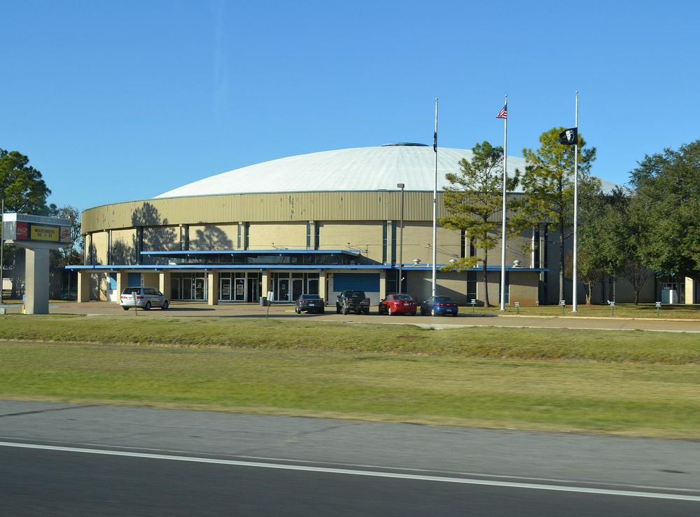 File:Rapides Parish Coliseum.JPG - Wikimedia Commons