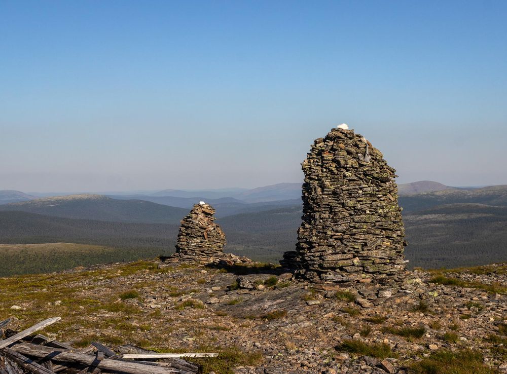 File:Rock cairns on Kuikkapää in Urho Kekkonen national park, Sodankylä  (July 2018).jpg - Wikimedia Commons