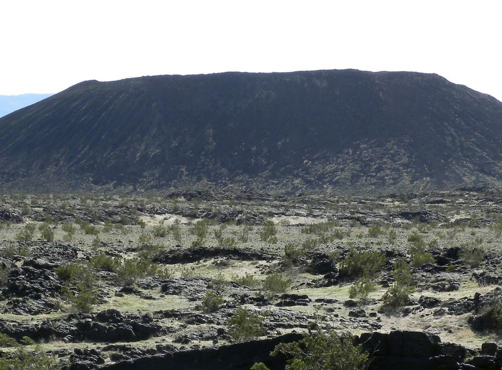 File:AmboyCraterViewMarch2010.jpg - Wikimedia Commons
