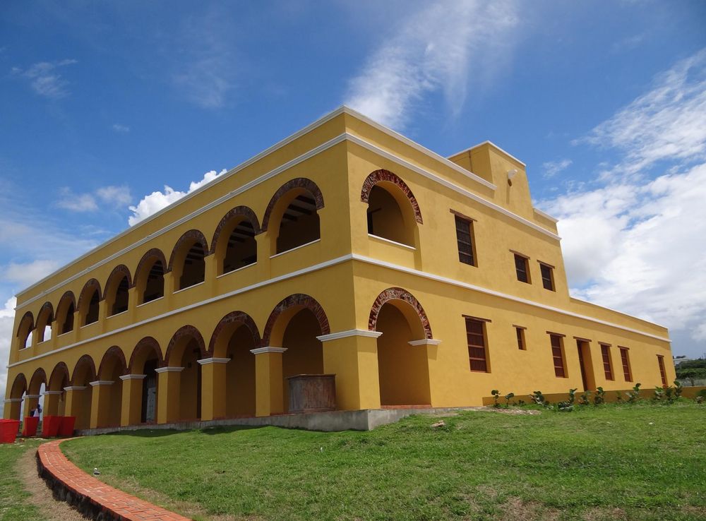 File:Vista diagonal del Castillo de San Antonio de Salgar. Puerto Colombia.  Atlántico. Colombia.JPG - Wikimedia Commons