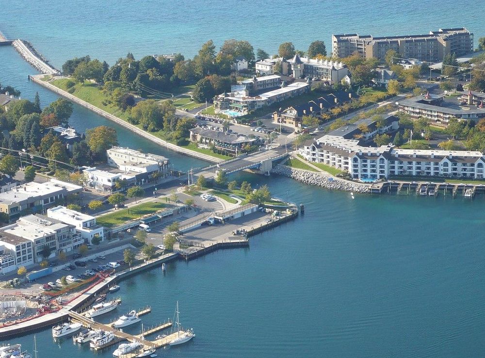 Fichier:Charlevoix II.JPG — Wikipédia