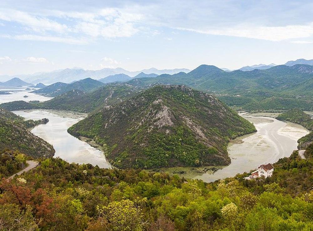 File:Lago Skadar, Montenegro, 2014-04-14, DD 02.JPG - Wikipedia