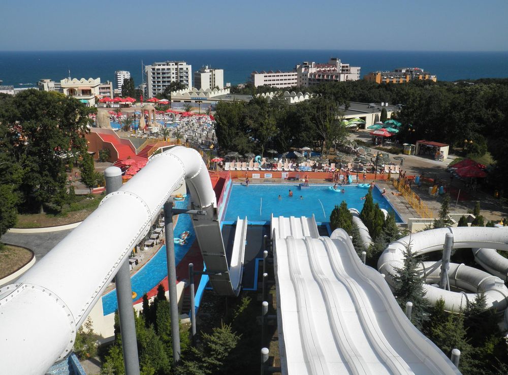 File:Aquapolis - panoramio (2).jpg - Wikimedia Commons