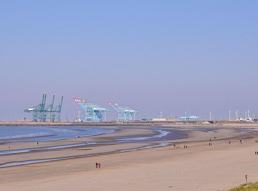 File:Zeebrugge Beach R01.jpg - Wikimedia Commons