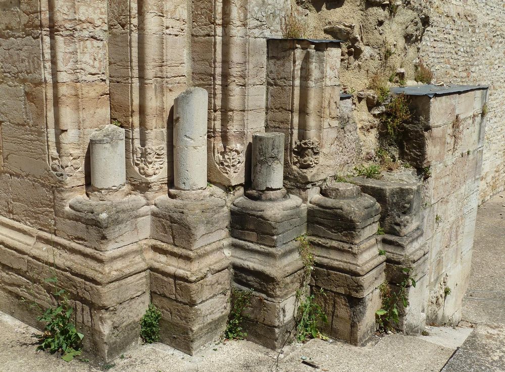File:Cluny abbey narthex portal left 03.JPG - Wikimedia Commons