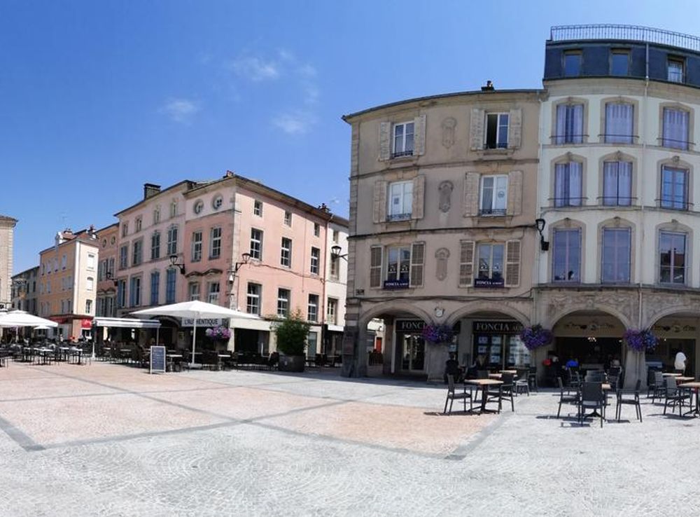 File:Épinal 2020 - Place des Vosges (2).jpg - Wikimedia Commons