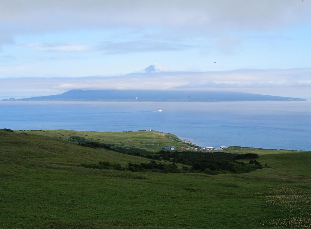 File:Rishiri Island from Rebun.JPG - Wikimedia Commons