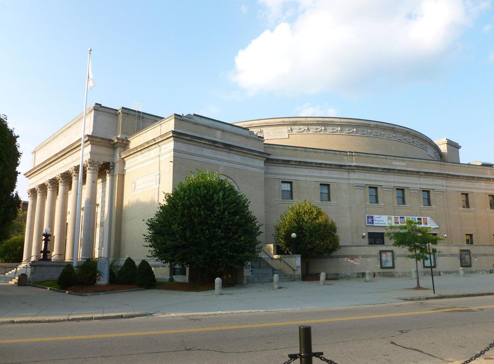 File:Lowell Memorial Auditorium; Lowell, MA; west (front) and south sides;  2011-08-20.JPG - Wikimedia Commons
