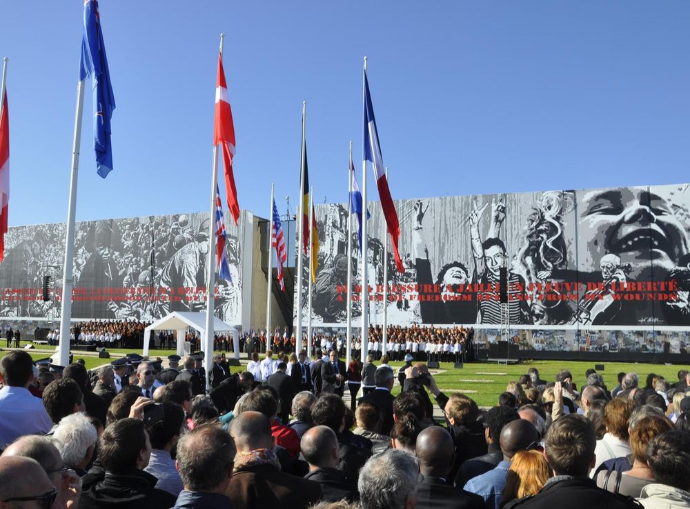 File:Cérémonie 6 juin 2014 au Mémorial de Caen.JPG - Wikimedia Commons