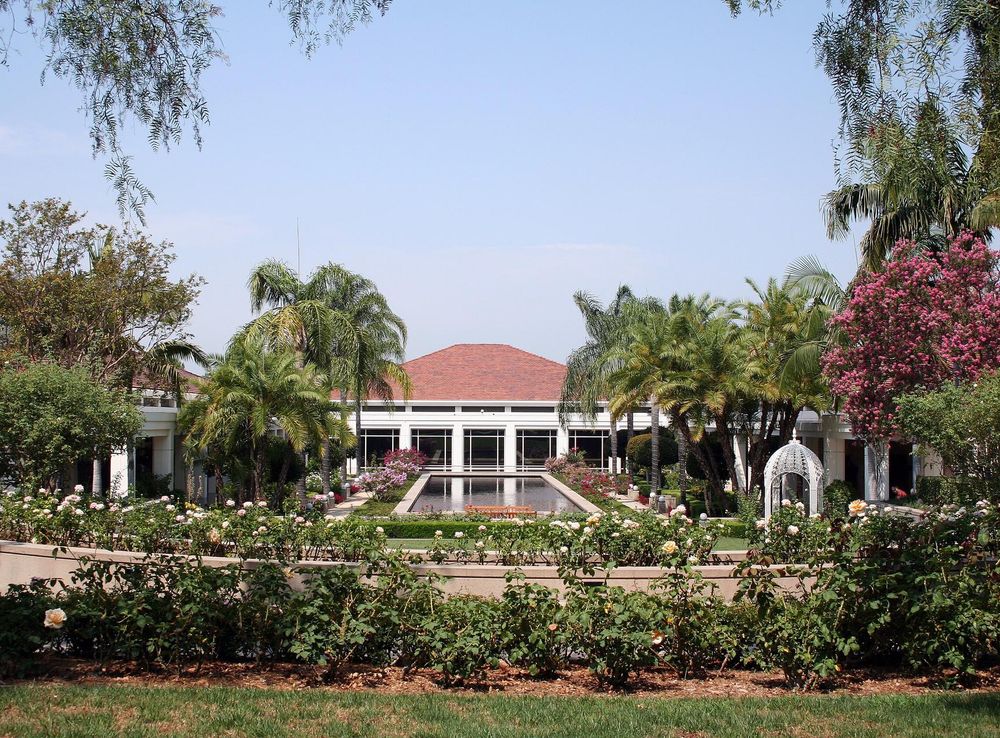 File:Nixon Library and Gardens.jpg - Wikimedia Commons