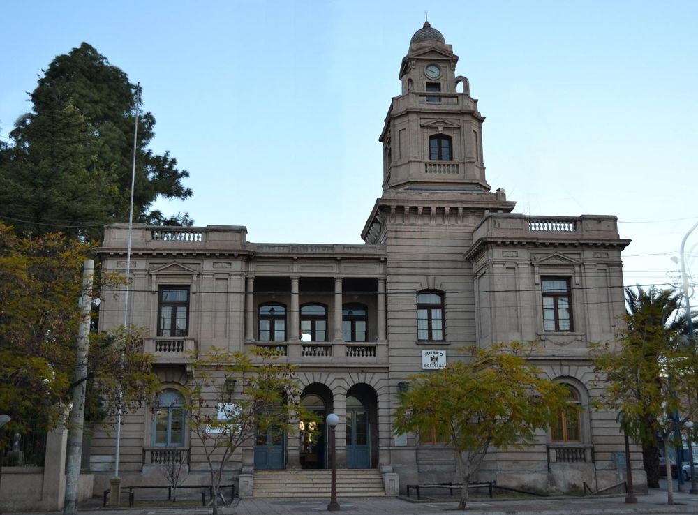 Archivo:Comisaría 7ma-Godoy Cruz-M037.JPG - Wikipedia, la enciclopedia libre