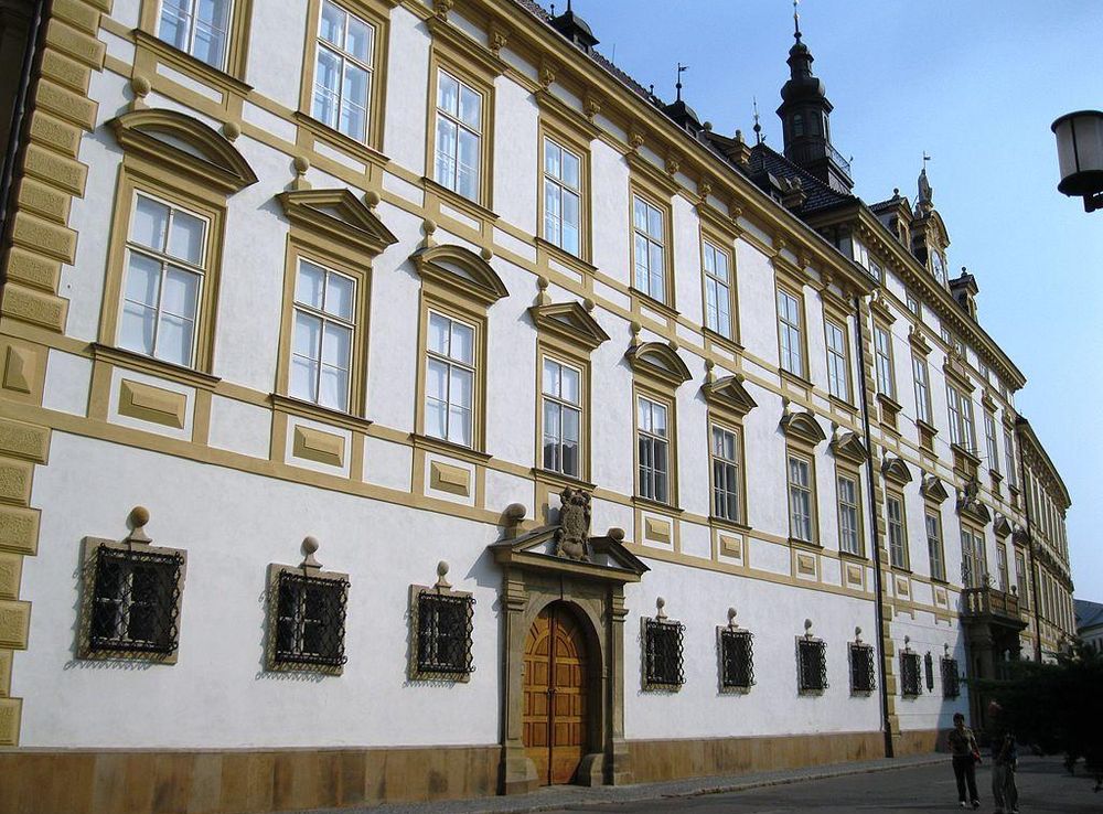 File:Arcibiskupství - arcibiskupský palác, Olomouc.JPG - Wikimedia Commons