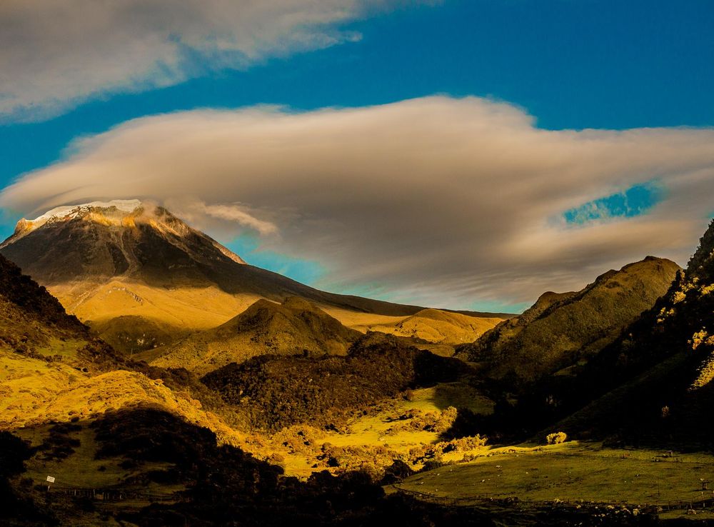 File:Parque nacional Natural de los nevados, Volcán nevado del Tolima.jpg -  Wikimedia Commons