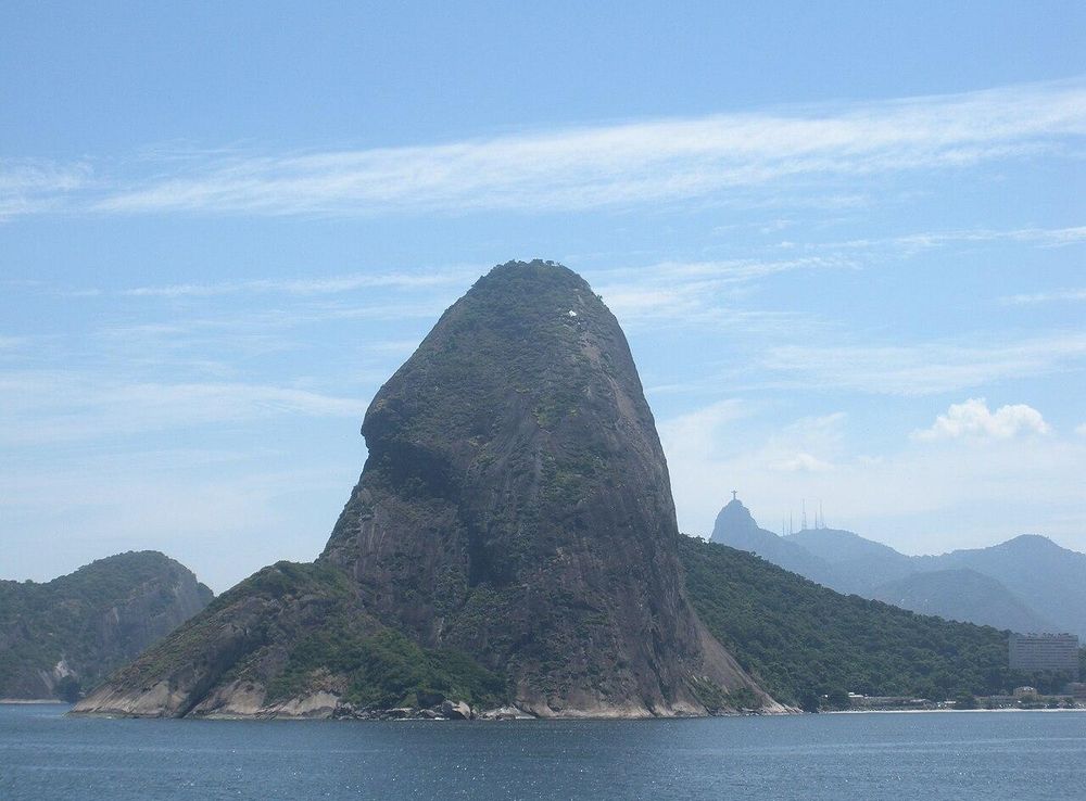 File:Sugarloaf Mountain as seen from the up river, Christo Redentor seen in  background.JPG - Wikimedia Commons