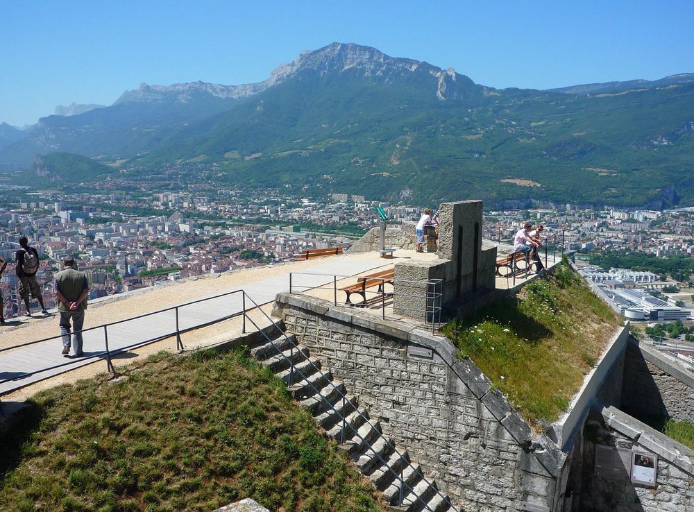 File:Terrasse Bastille - Grenoble.JPG - Wikimedia Commons