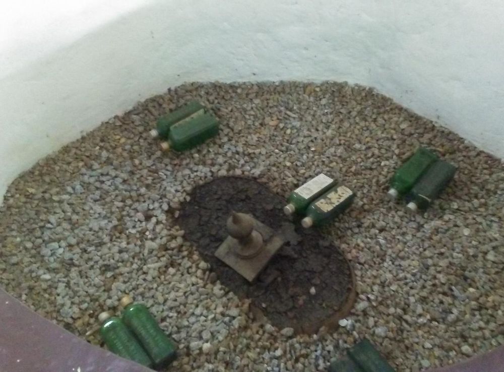 File:Okomfo Anokye sword site, legendary site of the foundation of the  Asante empire in Kumasi, Ghana.jpg - Wikipedia