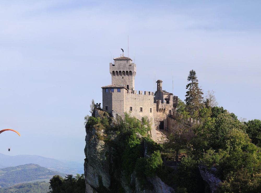 File:Paraglide and Cesta tower - San Marino - GT 06 - 2024 04 30.jpg -  Wikimedia Commons