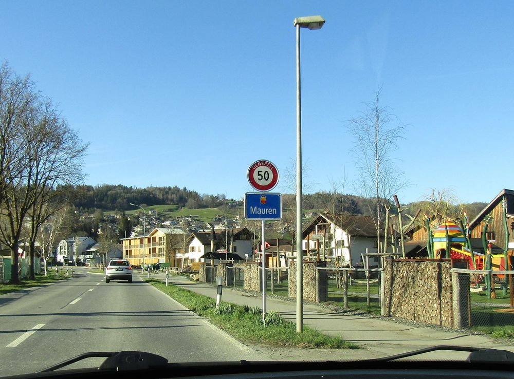 File:Mauren Liechtenstein Ortsbeginn auf Hauptstrasse (Ost).jpg - Wikimedia  Commons