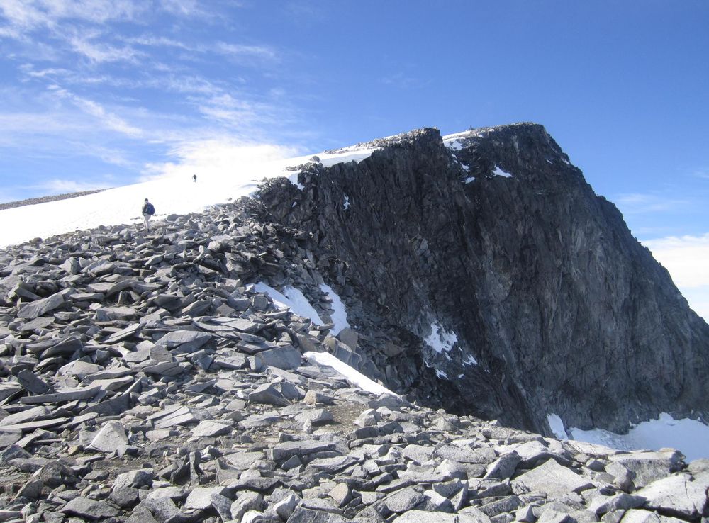 File:Galdhøpiggen Close-up.JPG - Wikimedia Commons