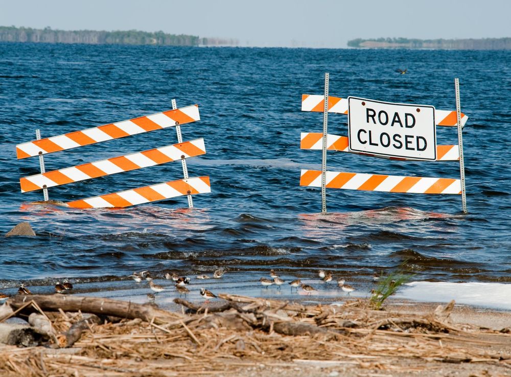 File:FEMA - 41462 - Flooding in Devil's Lake Basin, North Dakota.jpg -  Wikimedia Commons