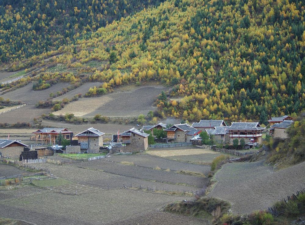 File:山脚的房屋 - Houses at the Bottom of the Hill - 2011.10 - panoramio.jpg -  Wikimedia Commons