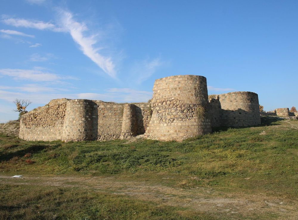 File:Rustavi fortress in 2022.jpg - Wikimedia Commons