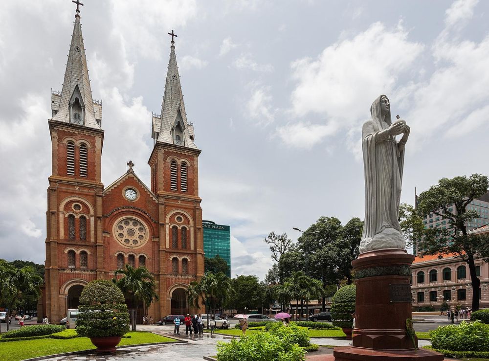 File:Basílica de Nuestra Señora, Ciudad Ho Chi Minh, Vietnam, 2013-08-14,  DD 03.JPG - Wikipedia