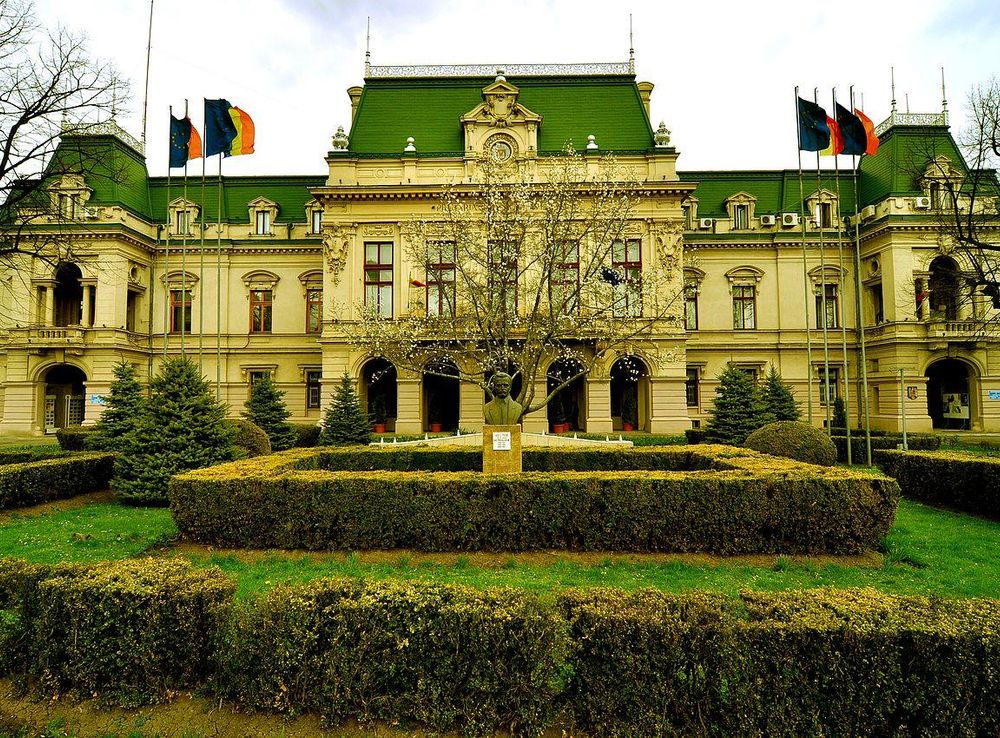 ملف:Palatul Roznovanu - Iasi.JPG - ويكيبيديا