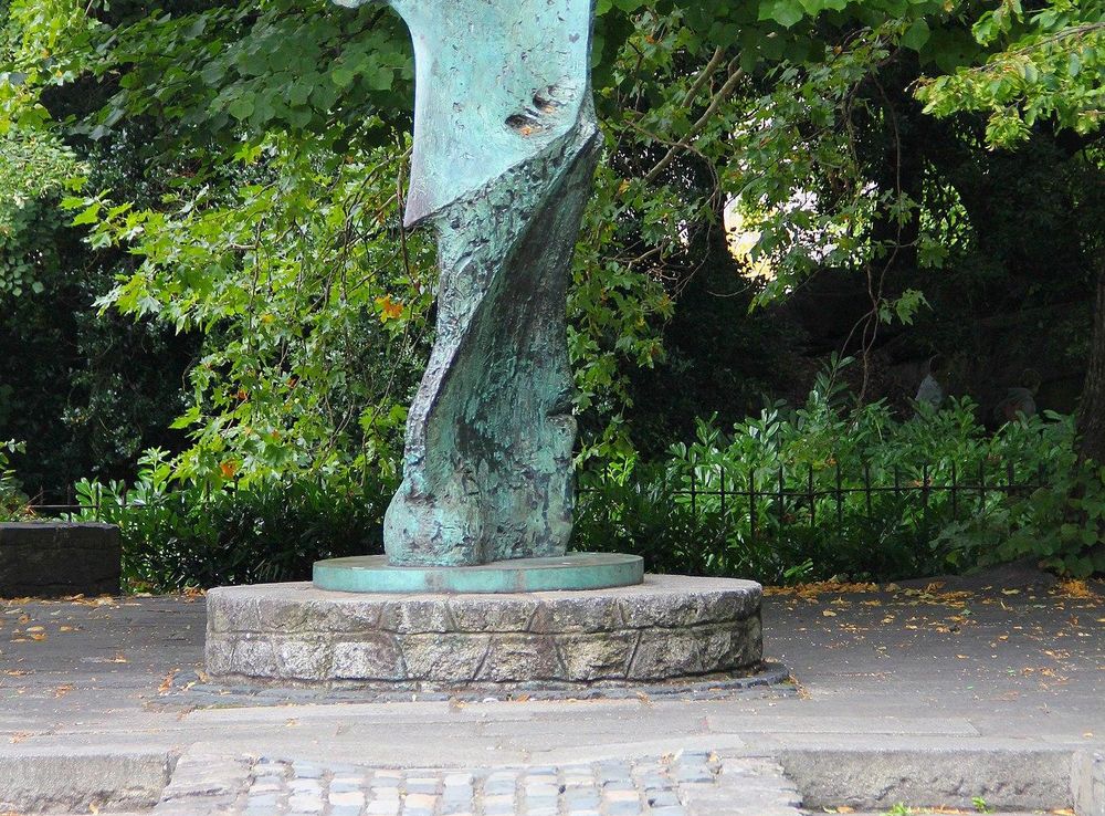 File:Dublin St Stephens Green William Butler Yeats Memorial 02.JPG -  Wikimedia Commons